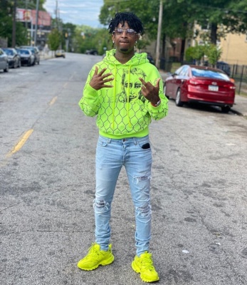 21 Savage Dances Besides His Can In Off White Hoodie Amiri Denim And Balenciaga Sneakers