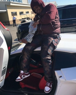 42 Dugg Wearing A Dior Burgundy Oblique Vest And Camo Pants With Nike Dunk Sneakers In Bordeaux