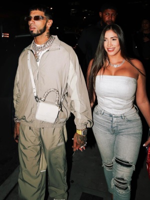 Anuel Aa Wearing Gucci Sunglasses With A Reebok Tracksuit And Amiri White Bag