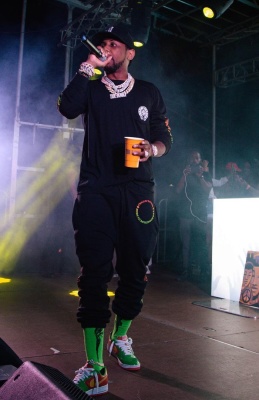 Fabolous Wearing A Chrome Hearts Trucker Hat Long Sleeve Tee And Sweatpants With Nike Dunk Sneakers