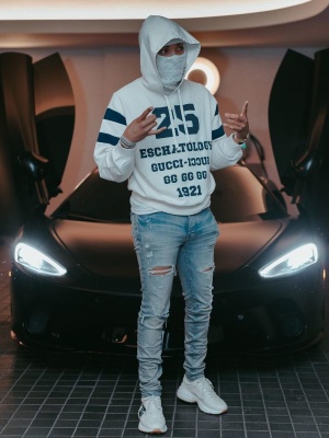 G Herbo Wearing A Gucci White And Navy 25 Logo Hoodie With Jeans And Gucci 25 Sneakers