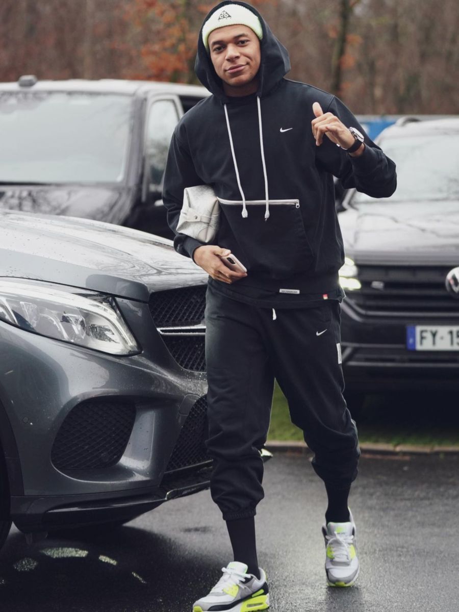 Kylian Mbappé Arrives At Training In Nike 'Standard Issue' Sweats & Air Max 90s