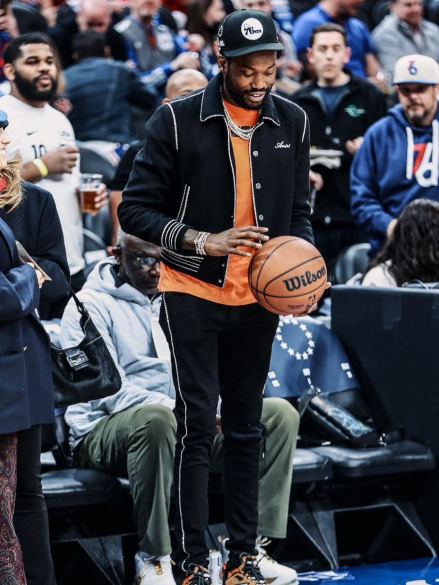 Meek Mill Sitting Courtside In an Amiri Jacket & Jeans, Off-White Tee & Louis Vuitton Sneakers
