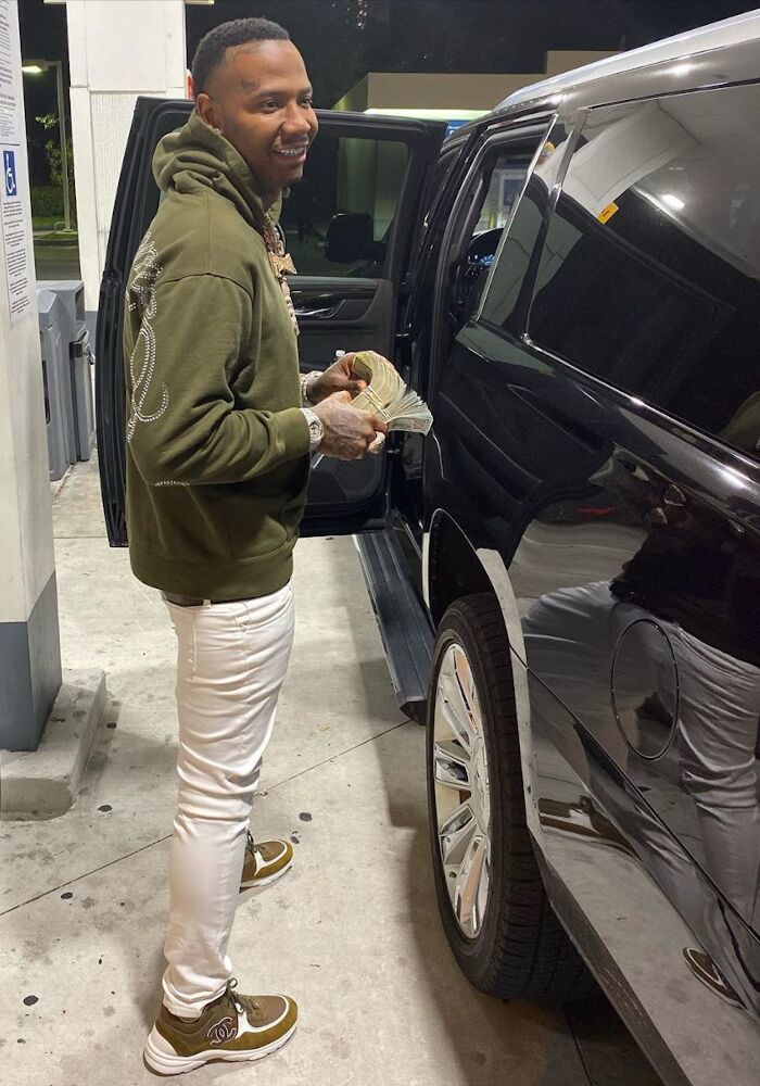 Moneybagg Yo Fills Up His Truck In a Supreme Hoodie & Chanel Sneakers |  Incorporated Style