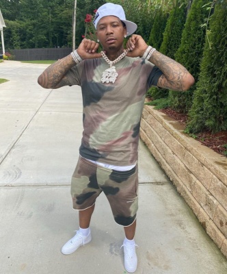 Moneybagg Yo Flashes His Chain In Off White Camo Fit