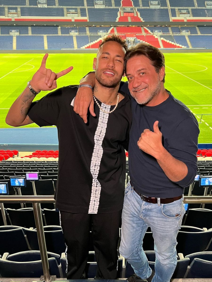 Neymar Poses With Enrique Arce In a Givenchy Tee & Joggers