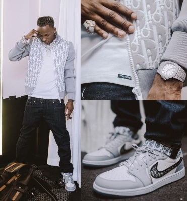 Rich The Kid Wearing A Dior Grey Oblique Jacket And Jeans With A Black Cobra Buckle Belt And Tom For Tee