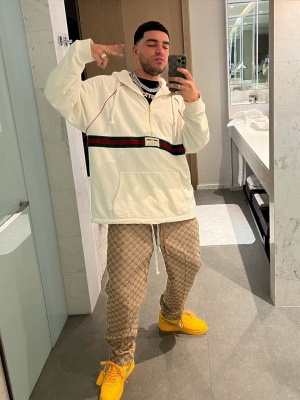 Ryan Castro Wearing A Gucci White Anorak Jacket With Beige Gg Pants And Nike X Off White Yellow Sneakers