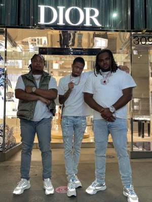 Tee Grizzley Wearing A Dior Whtie Terry Oblique Cotton T Shirt Jeans And White White Blue And Grey B22 Sneakers